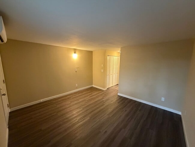 Building Photo - Sunnyside Duplex