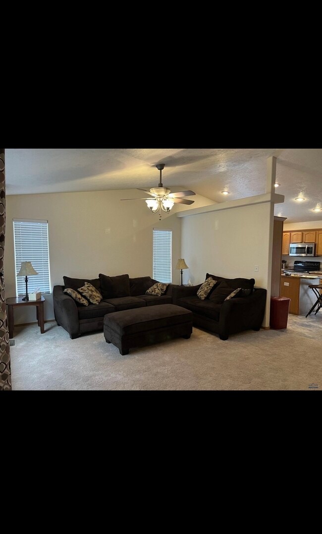 Building Photo - 2914 Hoefer Ave