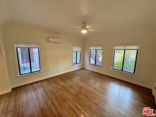Building Photo - 840 Huntley Dr