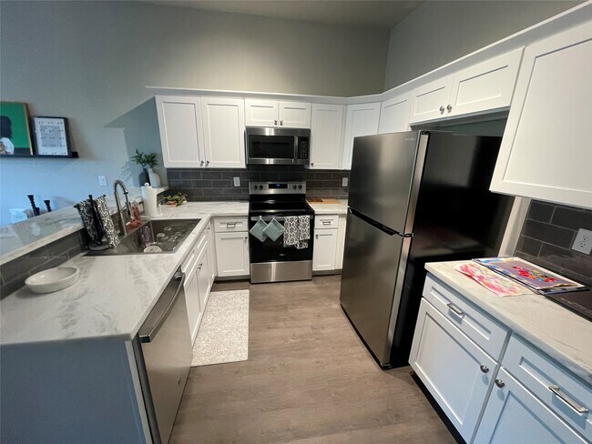 Building Photo - 2727 Houston Ave