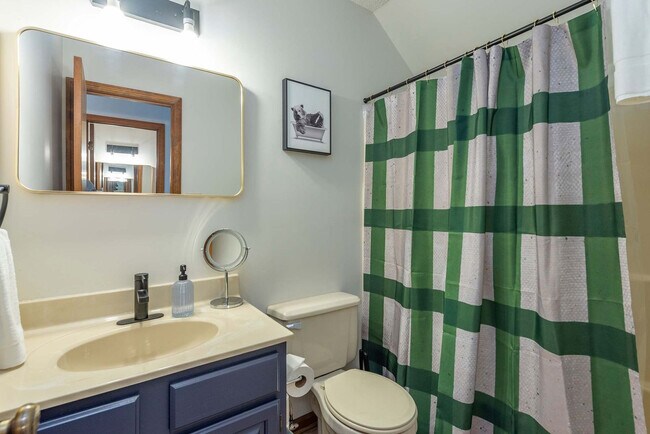 Building Photo - 41 Little Forest Dr