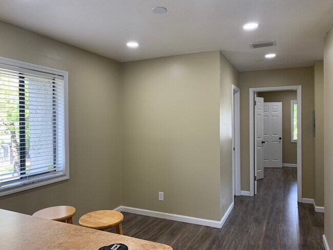 Building Photo - 129 Springwood Cir