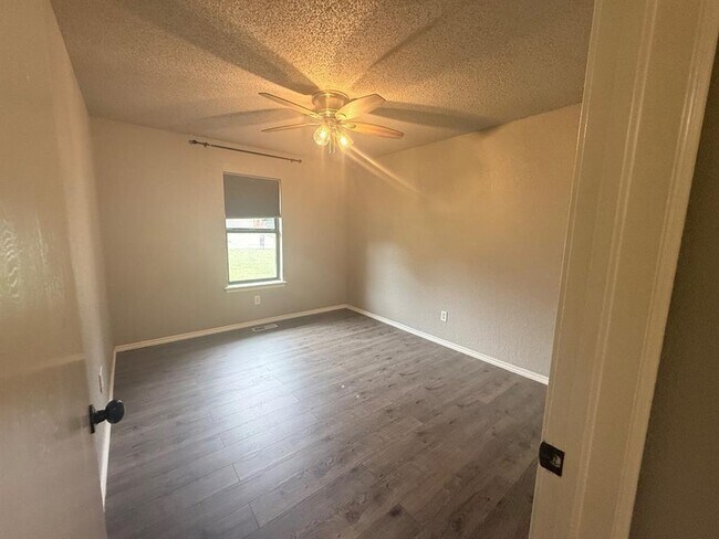 Building Photo - 405 Partridge Ln