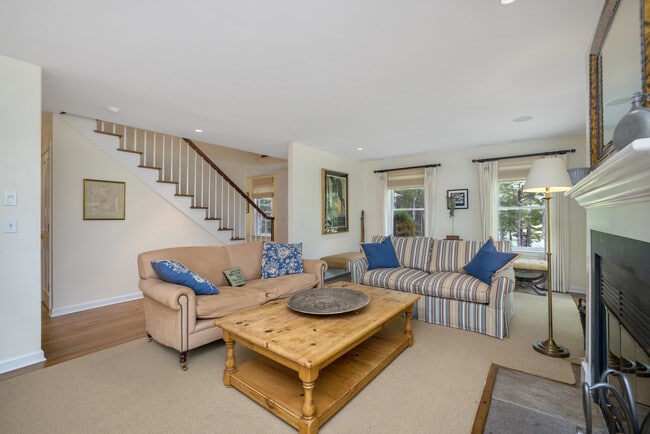 Building Photo - 268 Under Mountain Rd