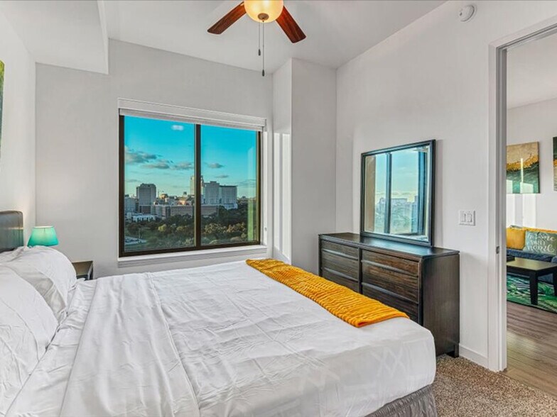 Building Photo - 2121 Holcombe Blvd