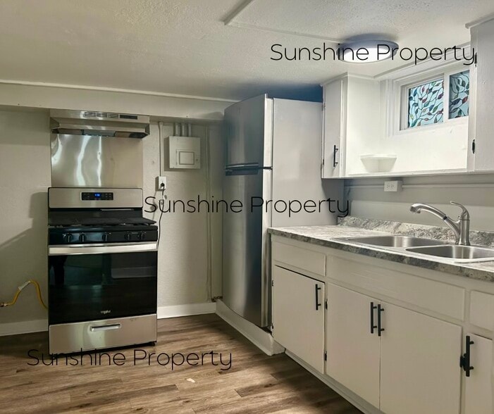 Kitchen - 1125 Manitou Ave