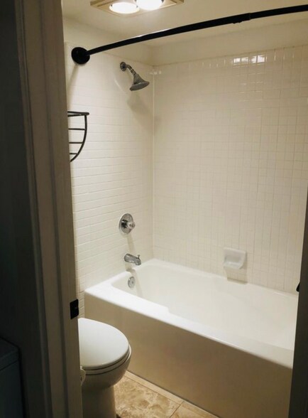 Bathroom/Tub - 3215 Costa Alta Dr