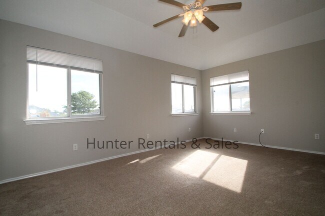 Building Photo - Exceptional!