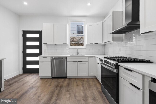 Building Photo - 458 W Earlham Ter