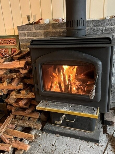 Fireplace / Wood Burning Stove - 99-1808 Painiu Loop