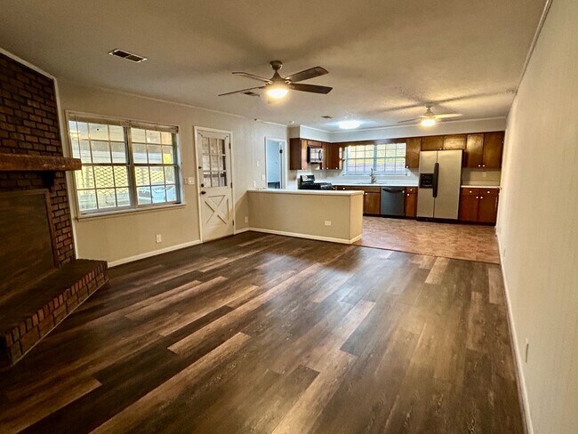 Building Photo - 1825 Edwardian Way