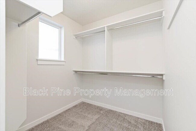 Building Photo - 3098 N Lochness Ave