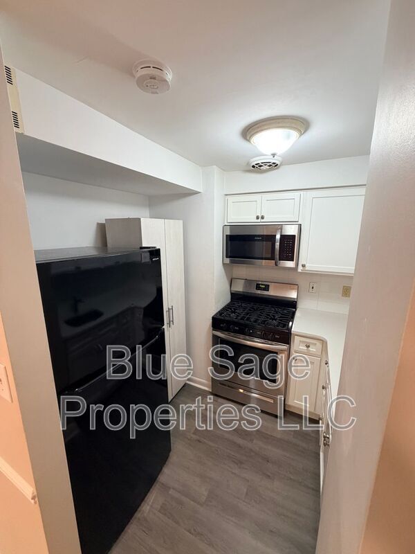 Building Photo - 4424 Bloomfield Ave