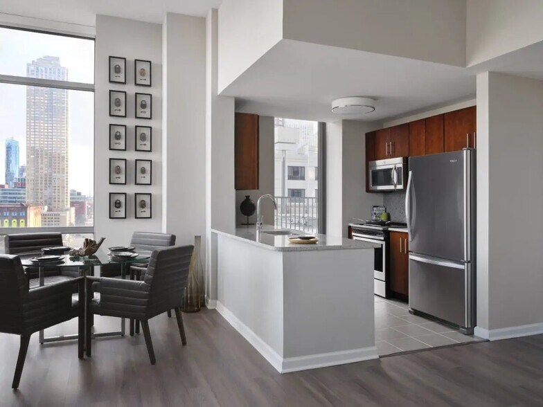 Building Photo - M1-4704N Washington Blvd