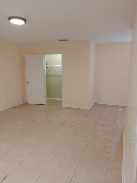 Building Photo - 2537 Chris Ct