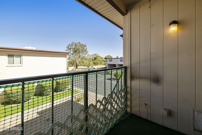 Building Photo - 756 JOAN D ARC Ave