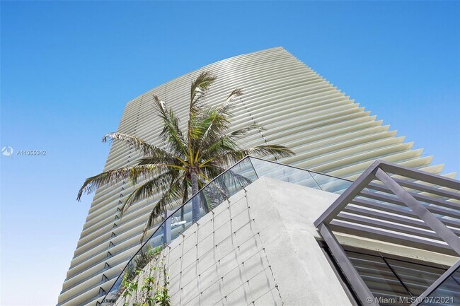 Building Photo - 18975 Collins Ave
