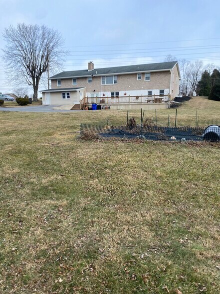 Back yard and garden optional - 12402 Buchanan Trl W