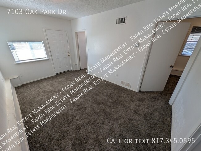 Building Photo - 7103 Oak Park Dr