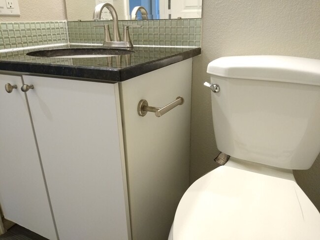 Building Photo - Beautifull Spacious 2 Bedroom 2 Bath Townh...
