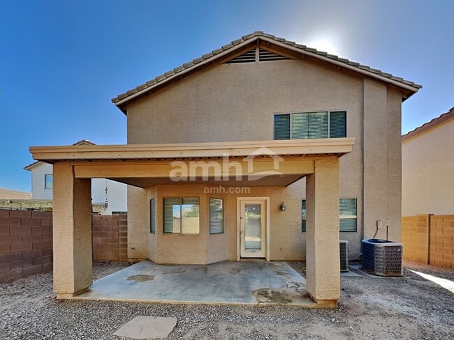 Building Photo - 466 E Penny Ln