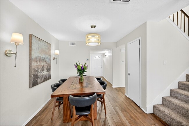 Building Photo - 6975 Chasewood Dr