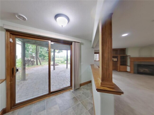 Building Photo - 8915 Umbria Pl N