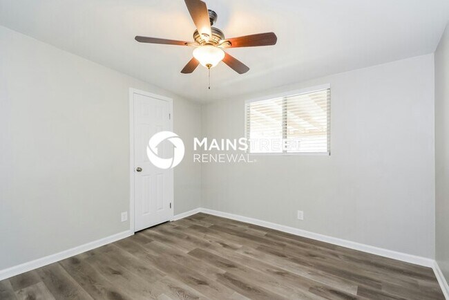 Building Photo - 3 Bedroom Pet-Friendly Home in TUCSON, AZ with Main Street Renewal