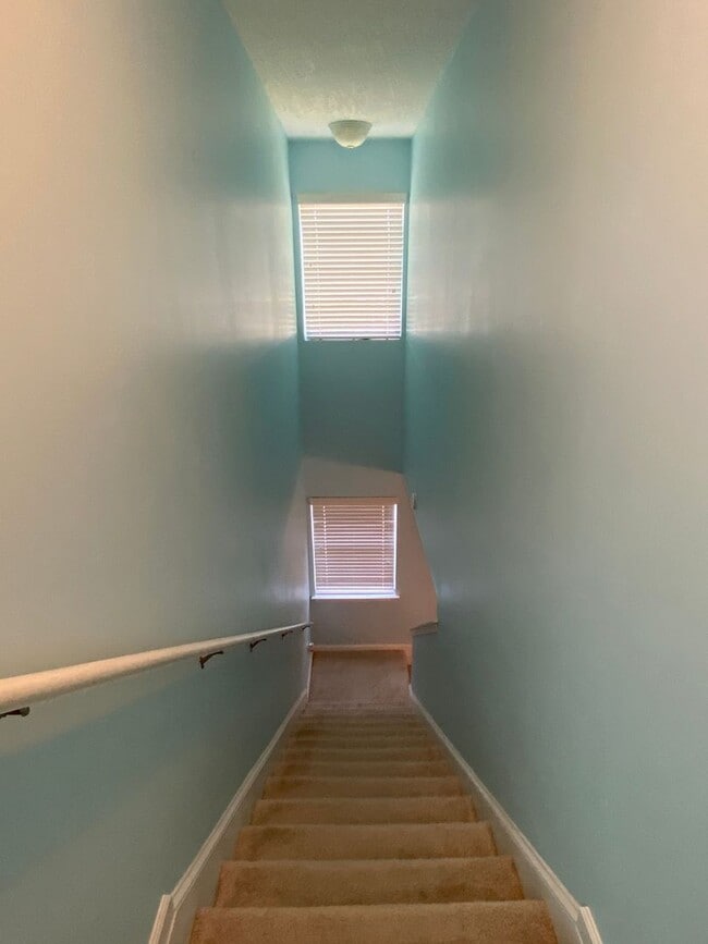 Building Photo - Beautifully Maintained Home in Prime Savannah Location