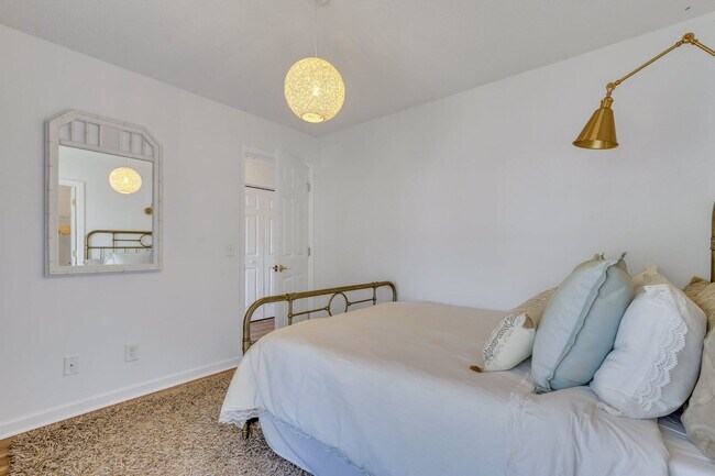 Building Photo - 142 West Tisbury Lane