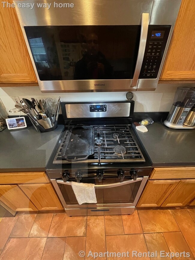 Building Photo - 23 Hall St