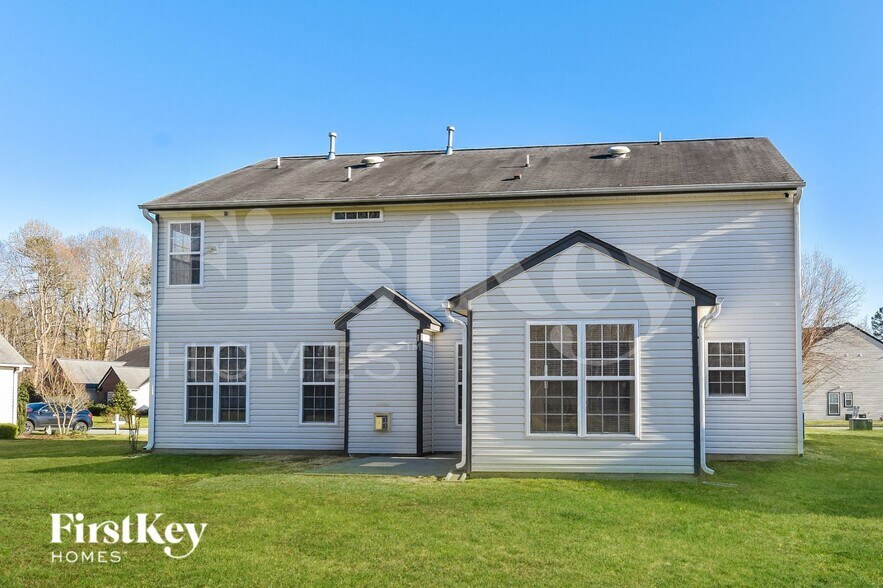 Building Photo - 5293 Crosswinds Rd
