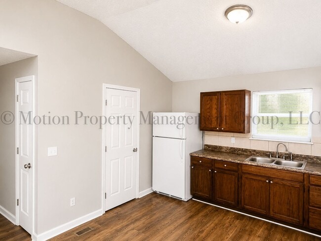 Building Photo - 1816 S Holly St
