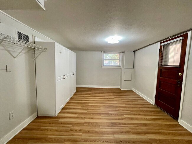 Building Photo - $0 DEPOSIT OPTION, NEW PAINT, TRADITIONAL BRICK HOME, WALKING DISTANCE TO DU!! LARGE BACKYARD, DE...