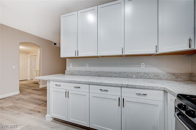 Building Photo - 75 N Valle Verde Dr