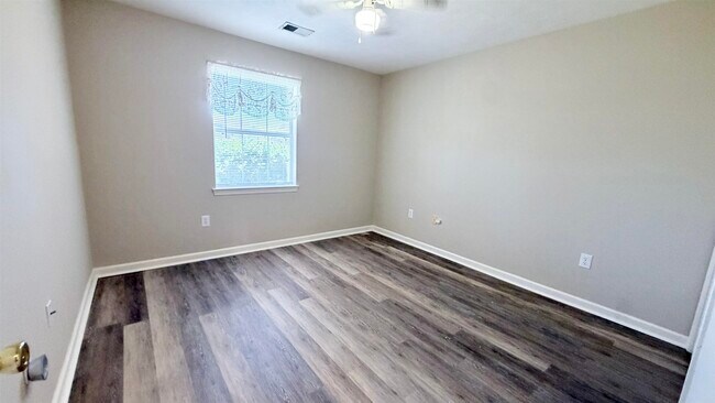 Building Photo - 619 Waterway Village Blvd