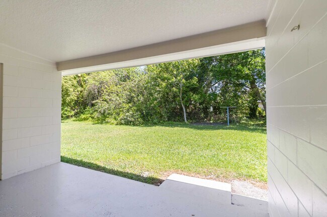 Building Photo - MOVE IN SPECIAL-Beautiful Newly Renovated 2/1 Duplex in St. Cloud Close To Lakefront