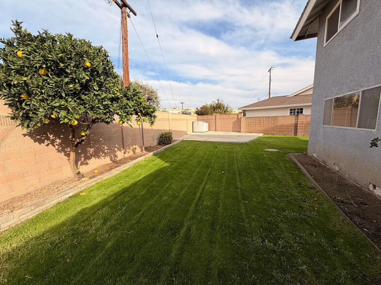 Building Photo - 5373 Cumberland Dr