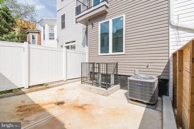 Building Photo - 1206 N 24th St