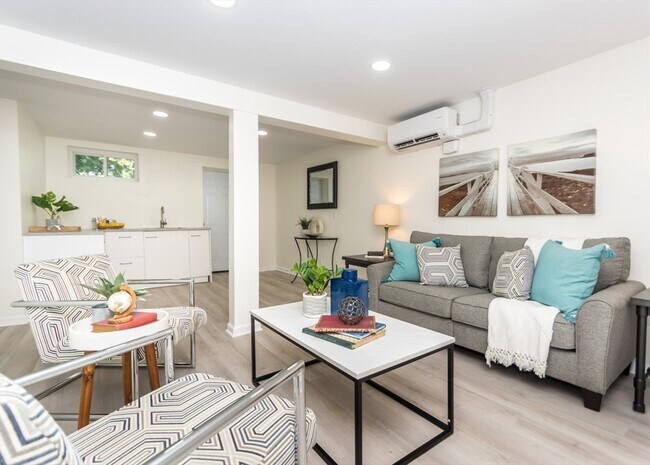 Building Photo - 23 Cheney St