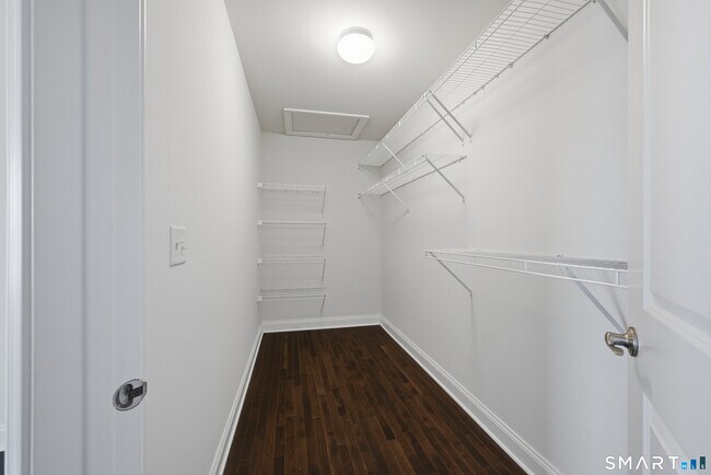 Building Photo - 15 Moorland Dr