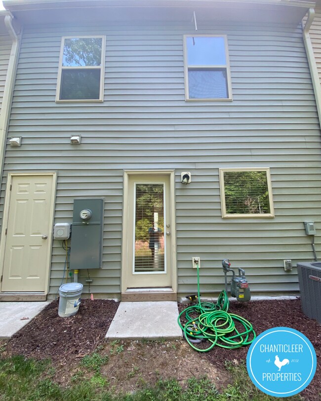 Building Photo - 8 Rochambeau Ct