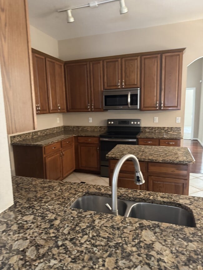 Building Photo - 468 Pinewood Dr