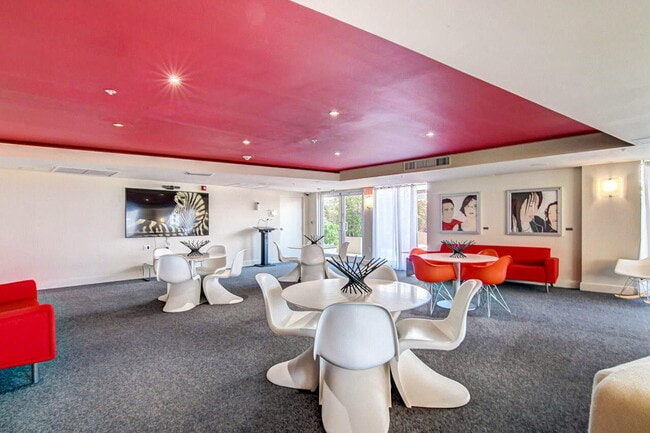 Building Photo - 1551 N Flagler Dr