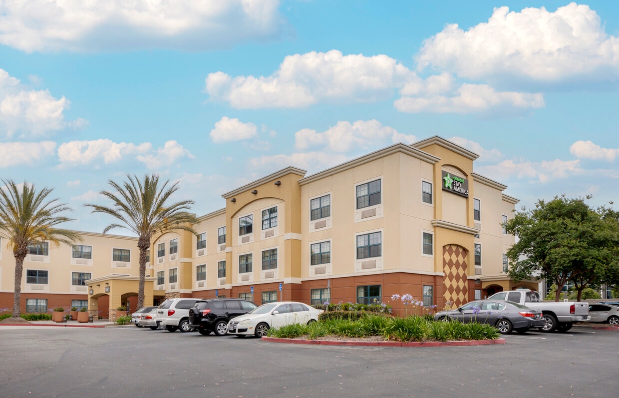 Building Photo - Furnished Studio-Orange County - Huntingto...