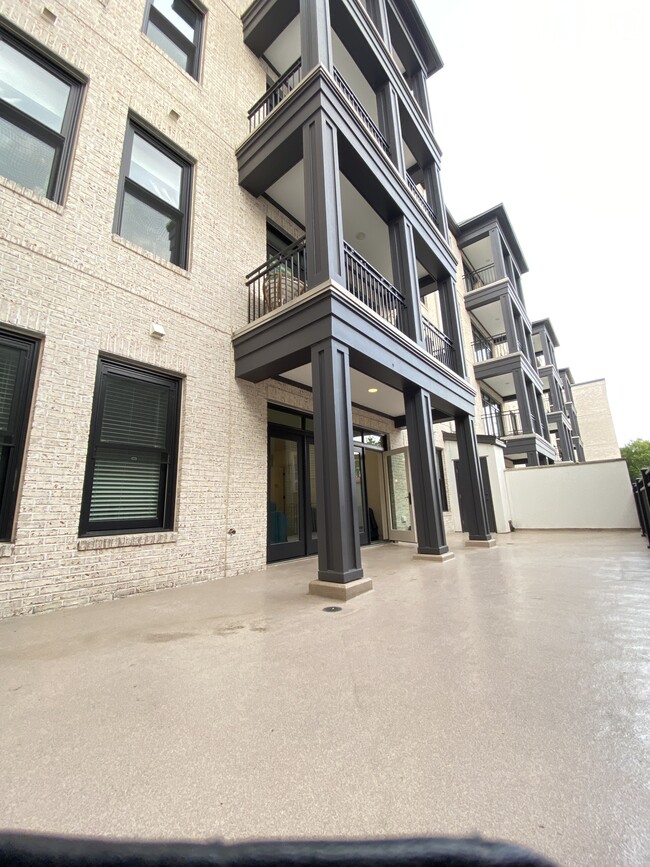 Outdoor Patio - 21 George St