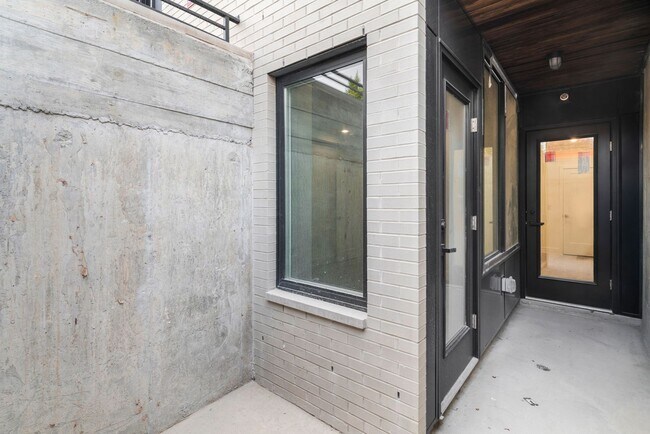 Building Photo - 1520 N 8th St