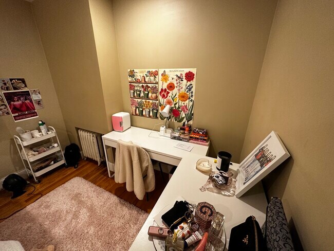 Building Photo - 72 Egmont St