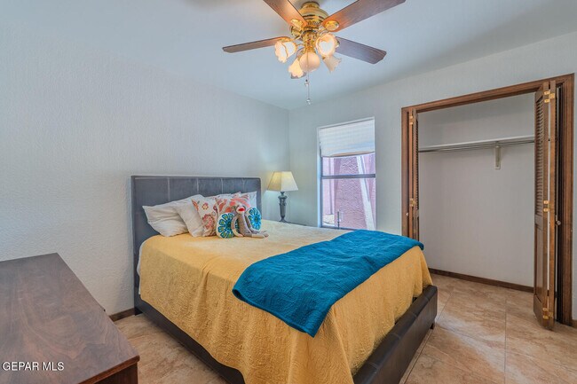 Building Photo - 6815 Villa Hermosa Dr
