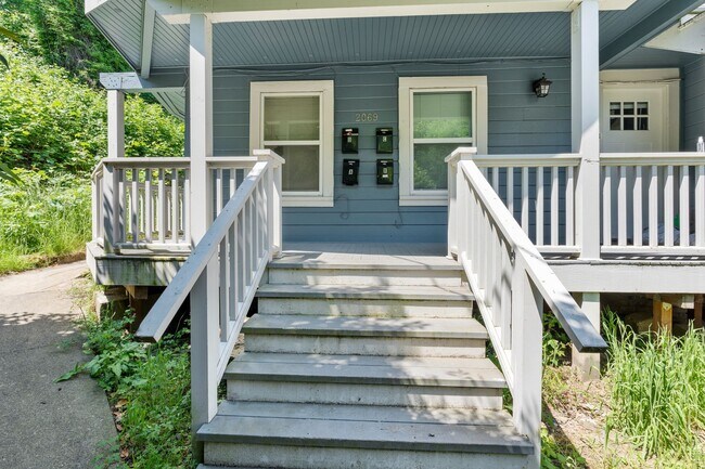 Building Photo - 1 BD available in the serene SW Hills